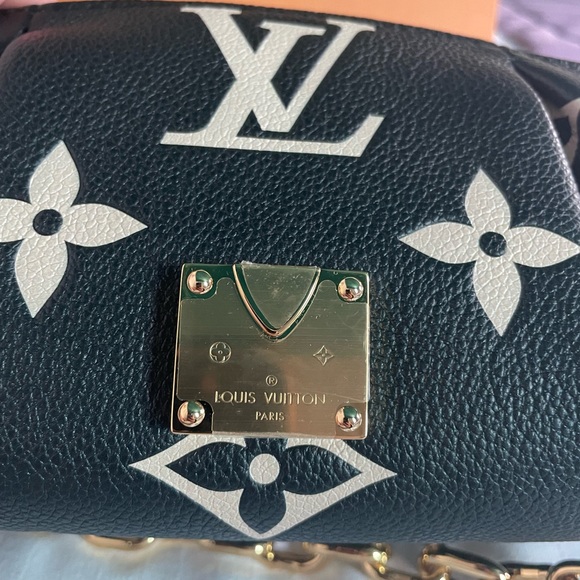 Louis Vuitton Favourite Bi-Color Monogram Empreinte Leather - Picture 8 of 14